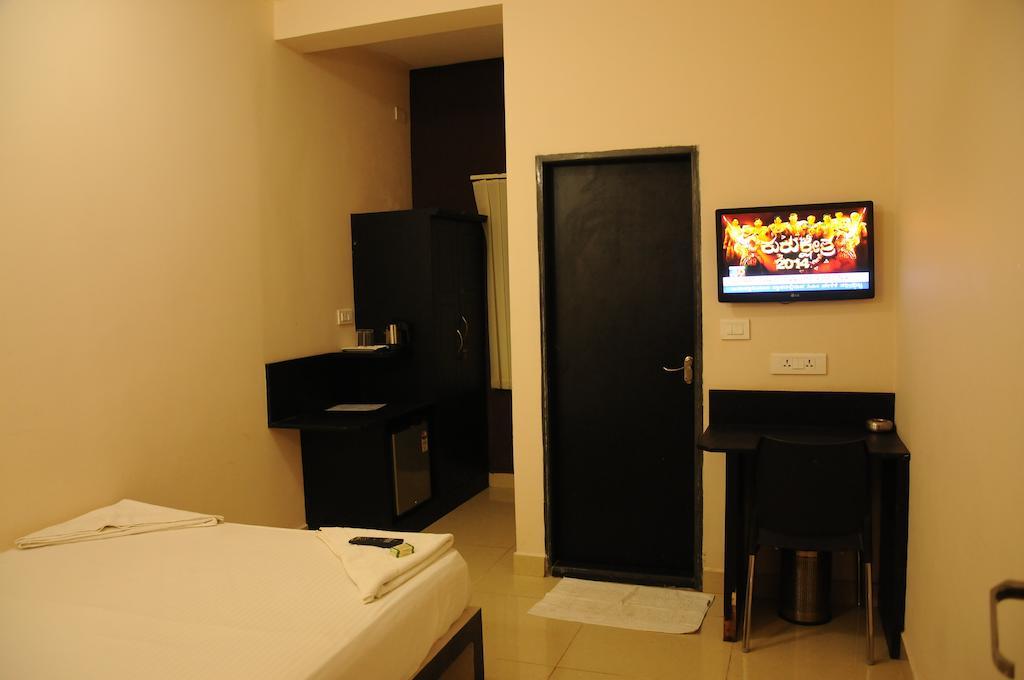 Hotel Sri Krishna Residency Udupi Rum bild